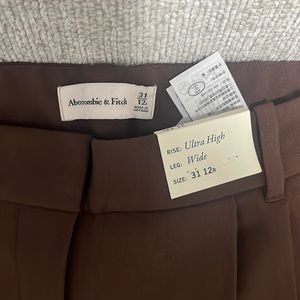 Abercrombie size 31 brown short pants NWT